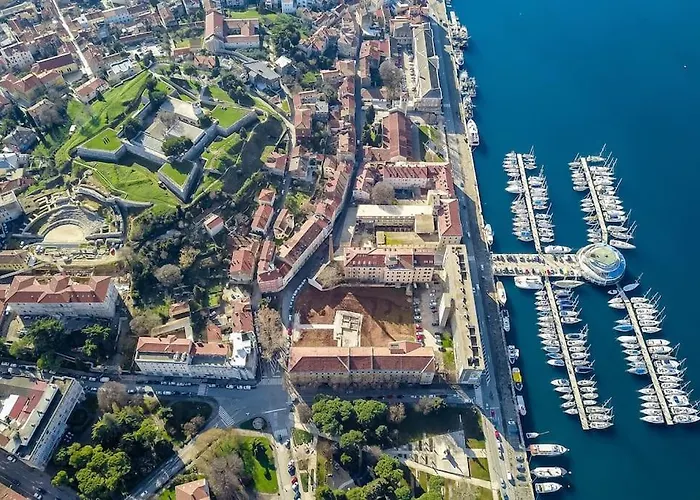 Daire Quirky Arena With Parking *